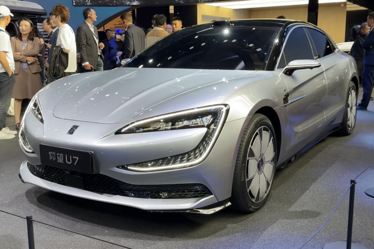 BYD-Yangwang U7-Electric Luxury Car-Autonomous Driving Technology-BYD Blade Battery