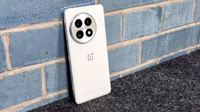 oneplus 13t-compact phone-snapdragon 8 elite-50 MP camera-6200mAh battery