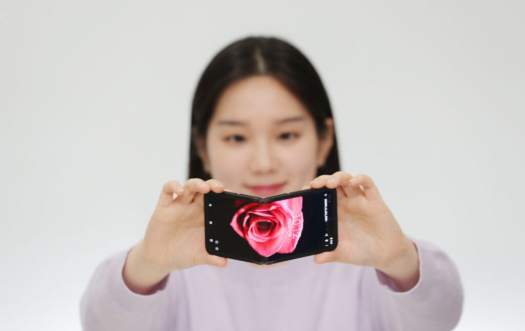 samsung-foldable phone-360 hinge-flex in & out-mobile innovation