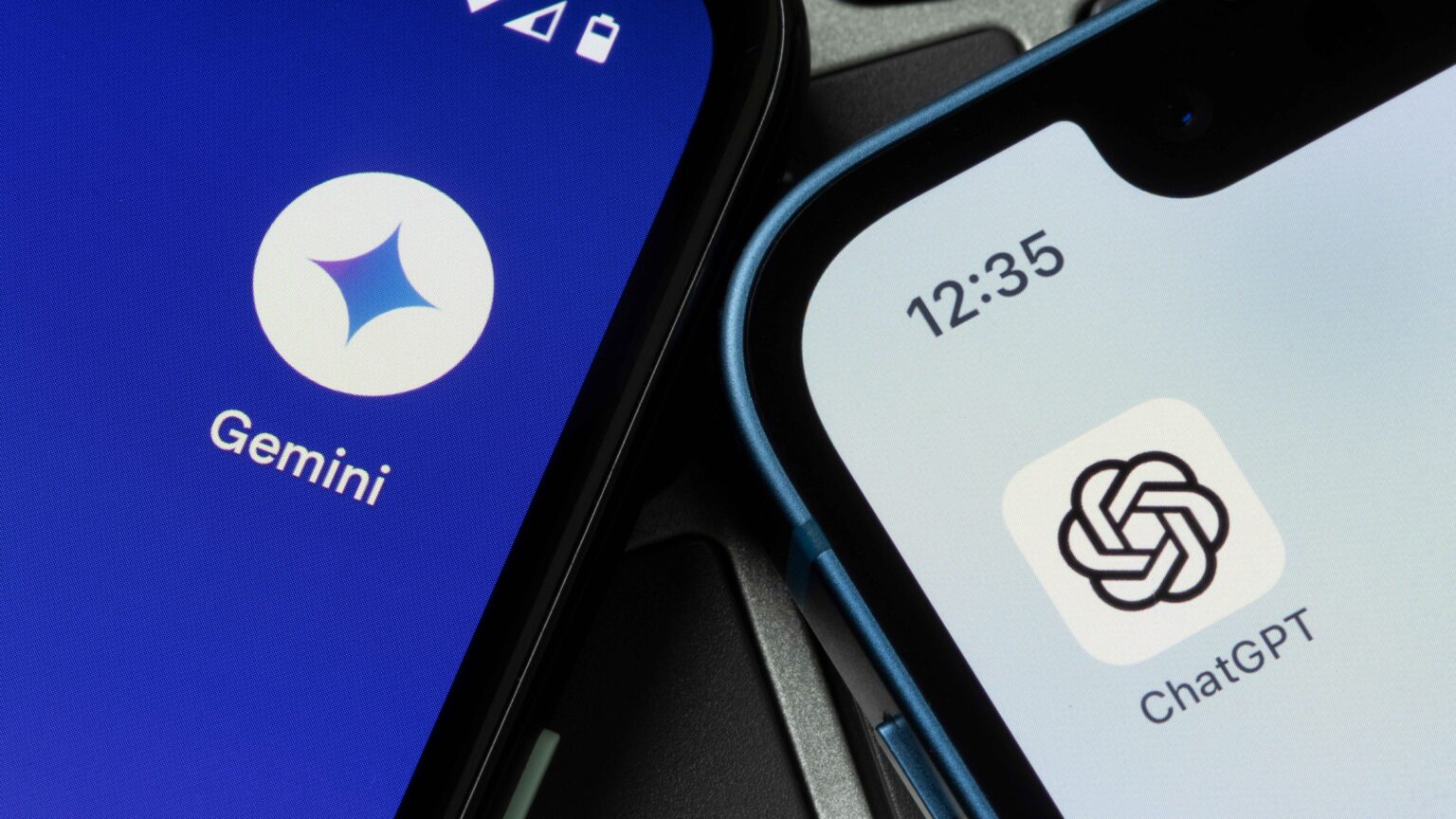 Artificial Intelligence-Google-Apple-Gemini-Siri-iPhone-Apple Intelligence