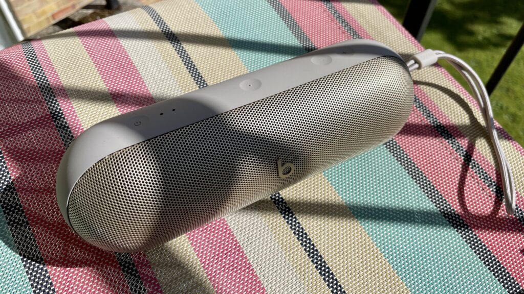 Beats-Bluetooth Speaker-Audio Features-Water Resistance-New Design-Pill-Amplify Mode