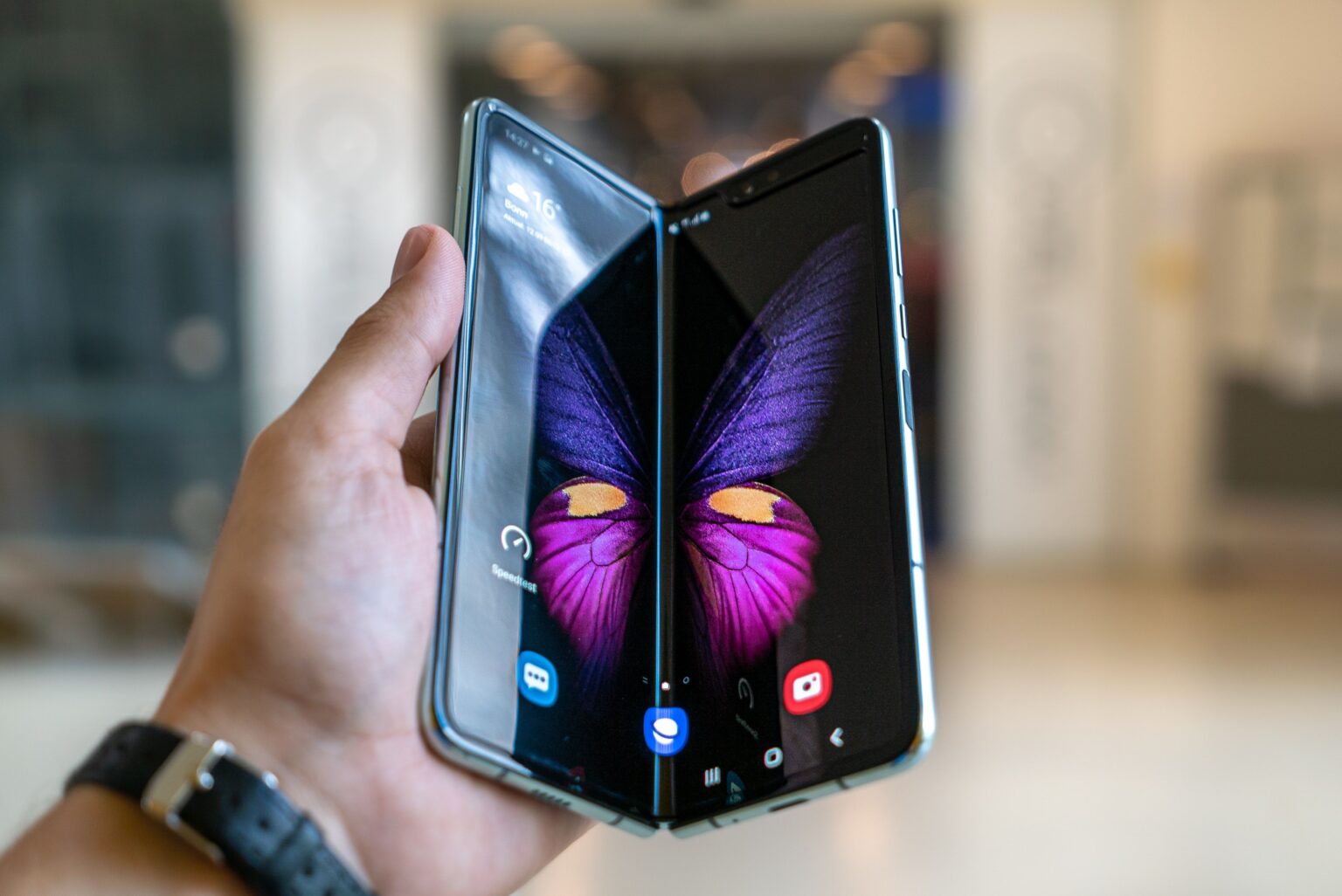 Foldable iPhone-Apple-Samsung OLED-SmartPhones-Foldable Technology
