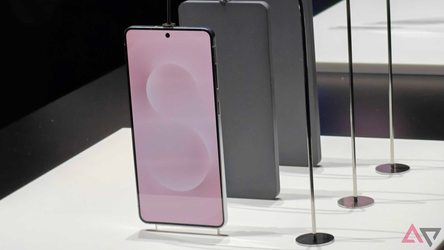 Galaxy S25 Edge-Samsung-Titanium-AI-Gorilla Glass Ceramic 2-200MP Camera-Snapdragon 8 Elite