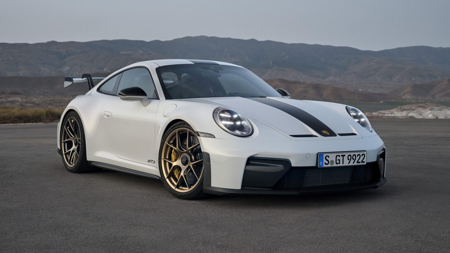 Porsche-Porsche 911 GT3-Nurburgring record-manual gear car-Weissach package