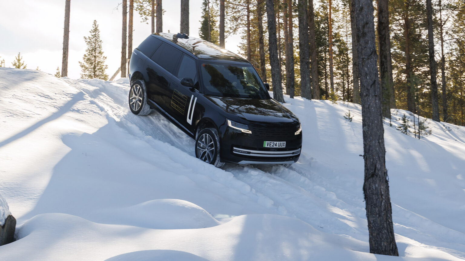 Range Rover Electric-Arctic Testing-ThermAssist-800V Battery-Luxury Electric Vehicles