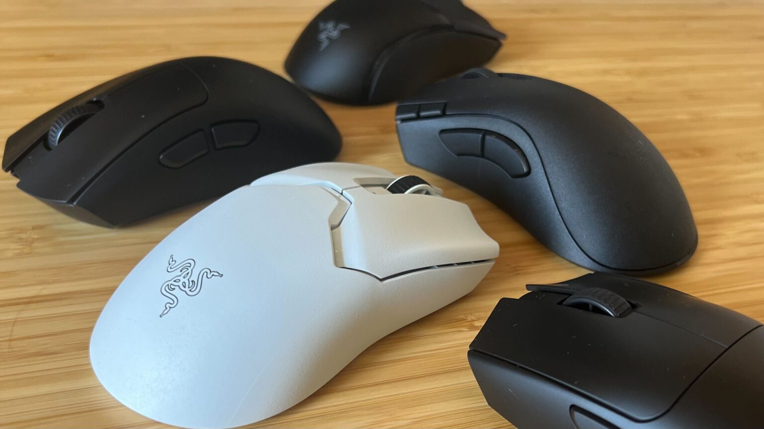 Razer-vertical mouse-Pro Click V2-ergonomic design-RGB lighting
