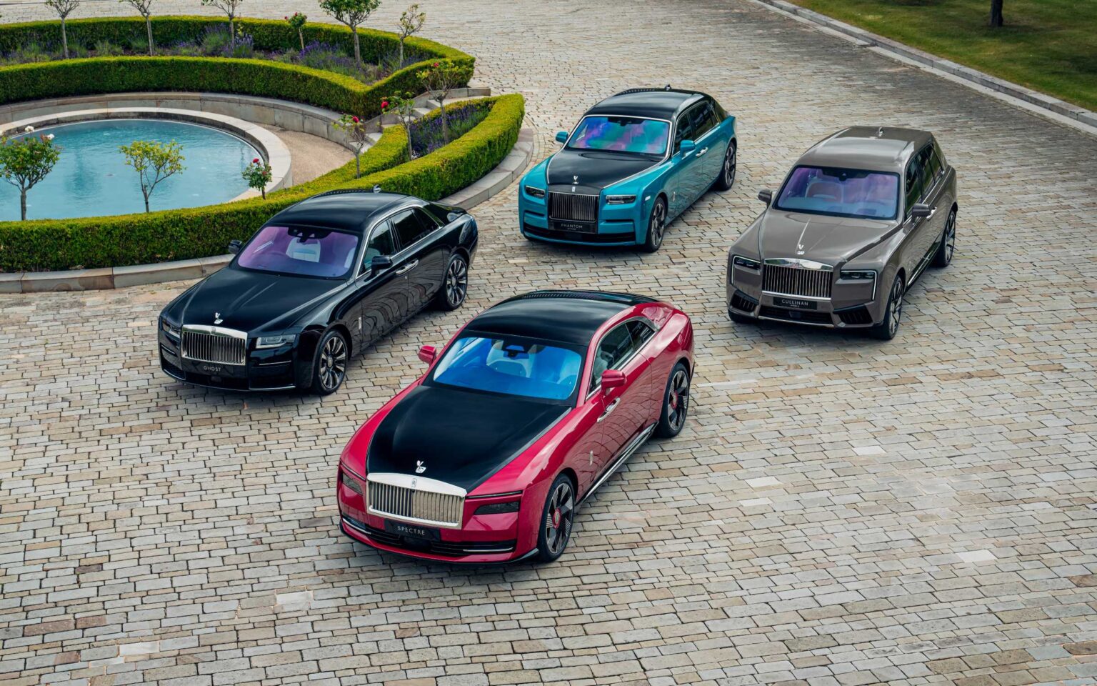 Rolls-Royce-Chess Board-Luxury Design-Brand Accessories-Art and Engineering-Chess Pieces