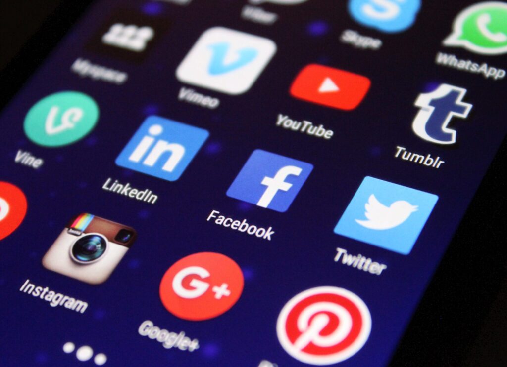 TikTok-Footnotes-Community Notes-content verification-misinformation