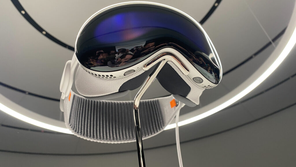 Vision Air-Apple VR-visionOS 3-Vision Pro-virtual reality-lightweight headset