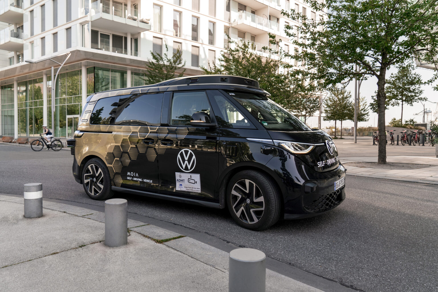 Volkswagen-Uber-Autonomous Taxis-Self-driving Technology-Smart Transportation-ID Buzz-Moia