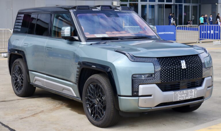 Yangwang U8L-BYD-Off-Road SUV-Advanced Technologies-Luxury Cars