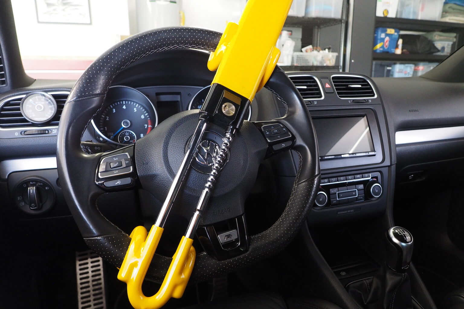 car theft-anti-theft technology-GPS tracker-immobilizer-car insurance-theft prevention