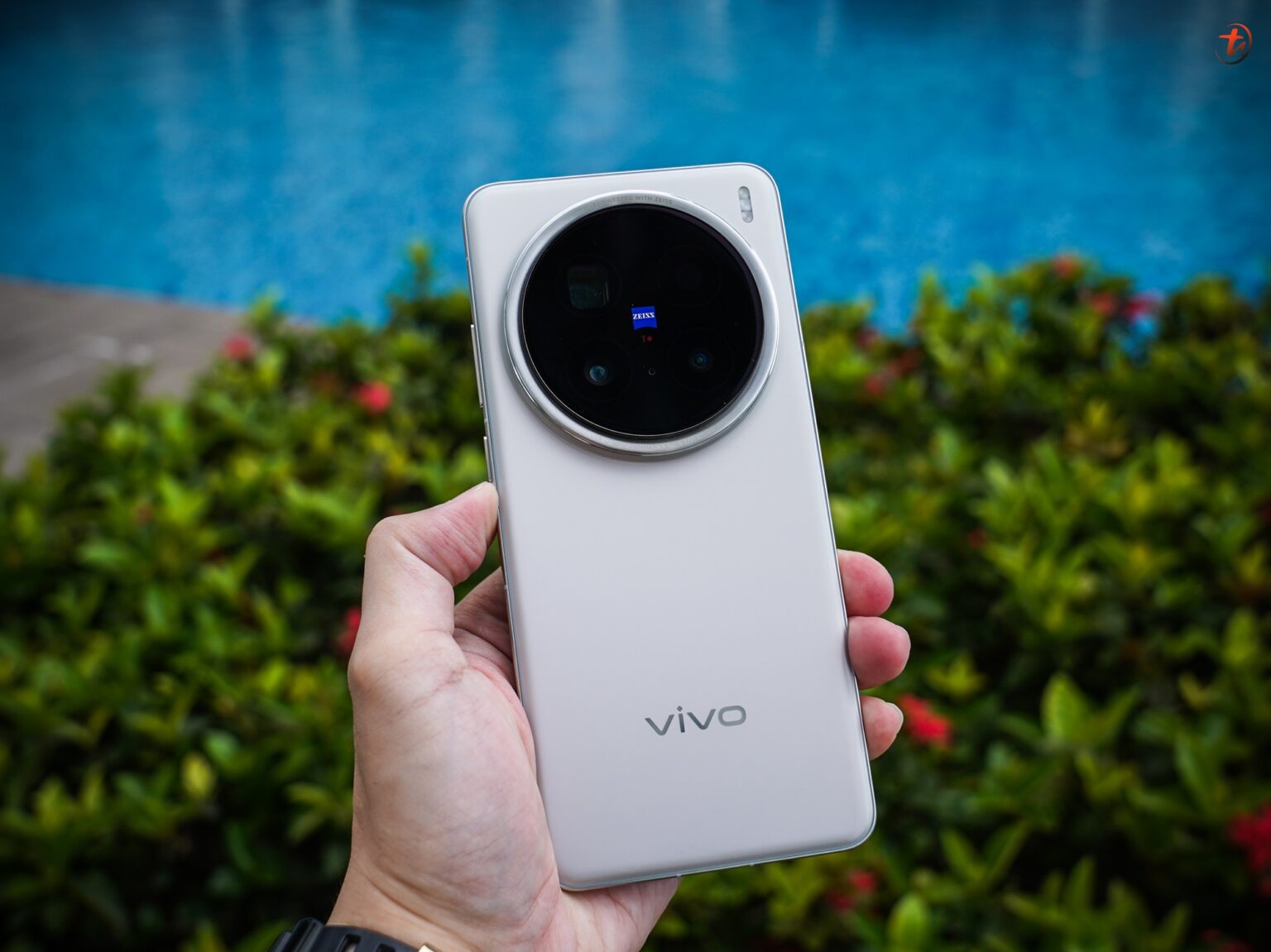 vivo-X200 Ultra-flagship phones-image stabilization-iPhone 16 Pro Max