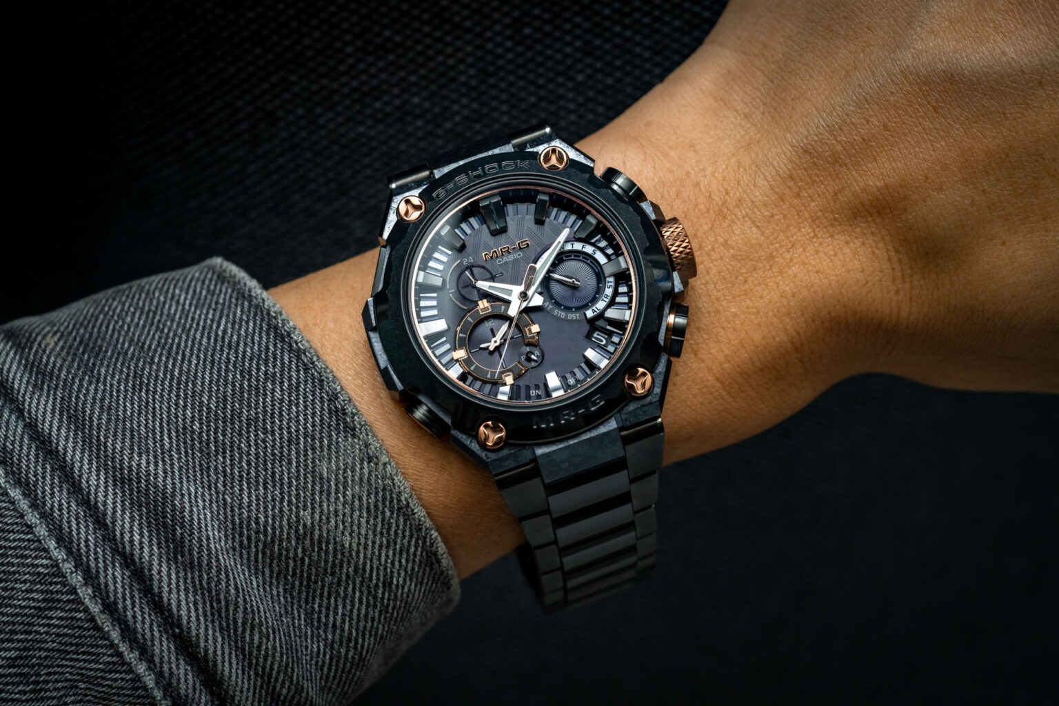 Casio-MRG-B2000RG-3A-luxury watch-Japanese design-advanced technology