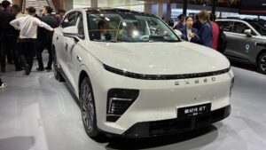 Chery-Chery Exlantix ES-electric cars-Falcon Pilot technology-aerodynamic design-luxury car-affordable car price