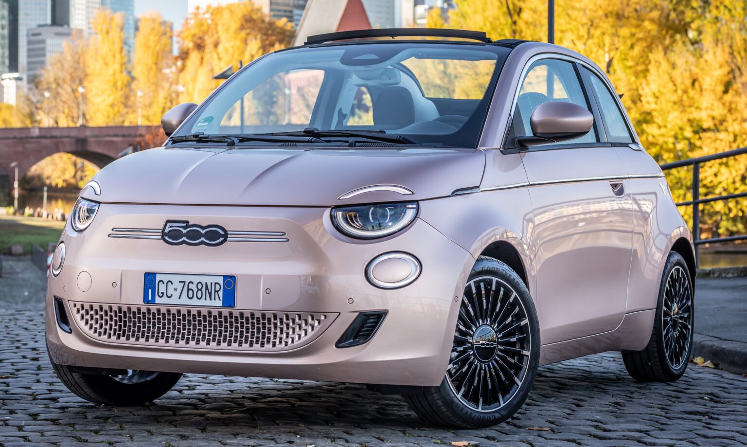 Fiat-Electric Three-Wheel Vehicle-Tris-Compact Urban Transport-Small Business Vehicle