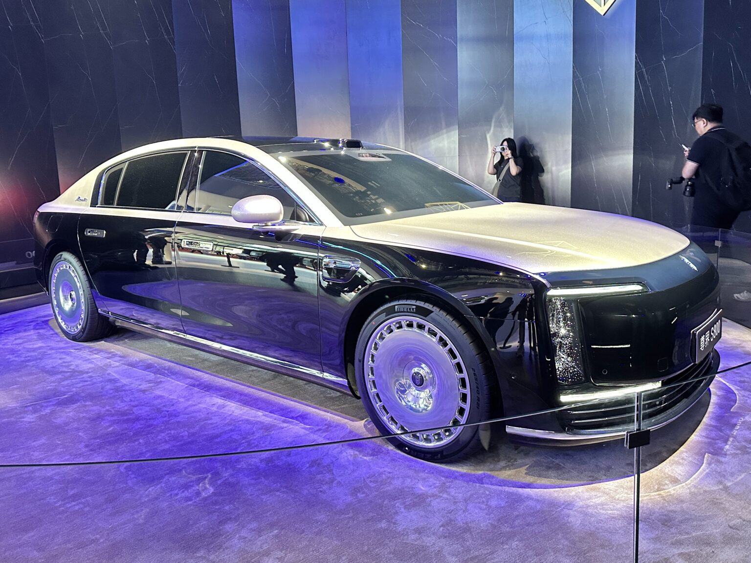 Huawei-Maybach-Maextro S800-Luxury Car-Electric Vehicles