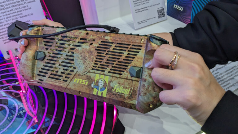 MSI Handheld Console-AMD Ryzen Z2 Extreme-Computex 2025-MSI Gaming Design-Claw A8 BZ2EM