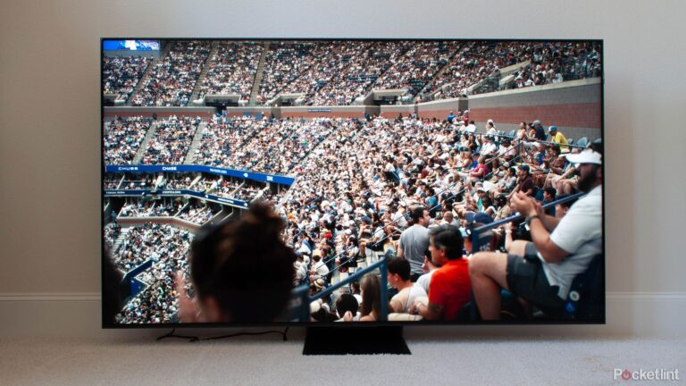 Motorola-Smart TV-QLED-4K Resolution-120Hz Refresh Rate-Google TV-Economic Price