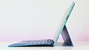 Qualcomm-Snapdragon 8 Elite-Windows laptop chips-smartphone processors-Surface laptops