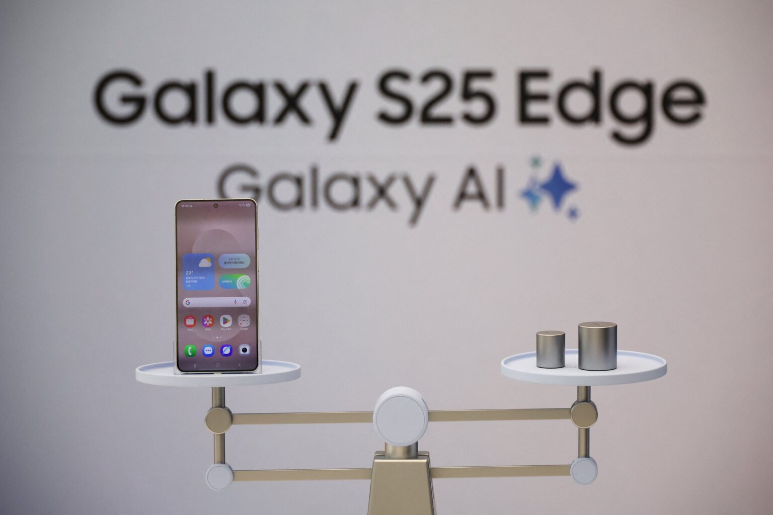 Samsung Galaxy S25 Edge-smartphone market-flagship-price analysis-Iran phone market