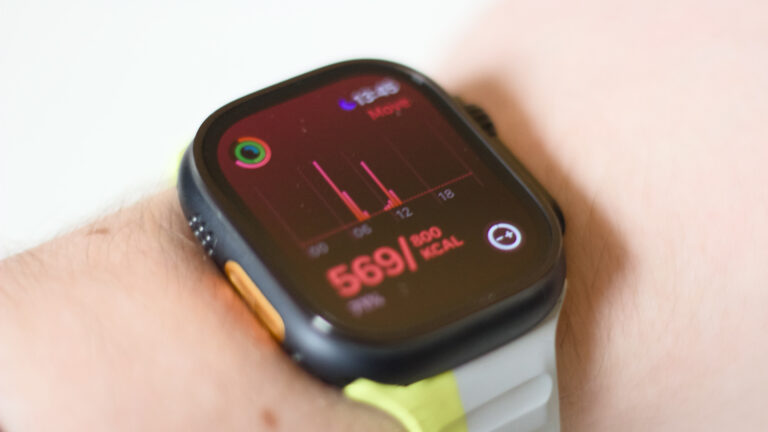 airpods-apple watch-camera-wearable technology-AI-Bloomberg-future technology