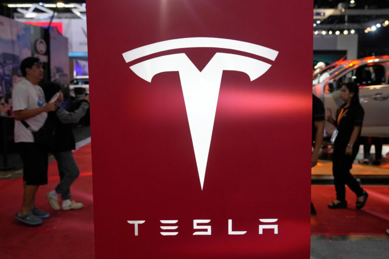 cybertruck-Tesla-Elon Musk-vehicle depreciation-market analysis-value drop