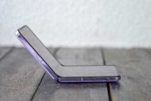 foldable iPhone-Apple-foldable smartphones-Samsung display-in-cell technology