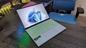 gaming laptop-Alienware Aurora-portable design-RTX 5070-powerful graphics-Stealth Mode-affordable laptops
