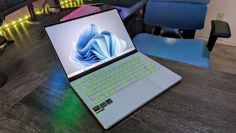 gaming laptop-Alienware Aurora-portable design-RTX 5070-powerful graphics-Stealth Mode-affordable laptops