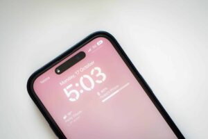 iPhone 18-Apple-Face ID under display-mobile technology-Display design-Dynamic Island