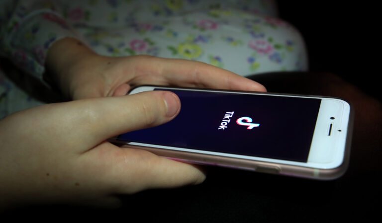 tiktok-night meditation-mental health-teenagers-adults-new feature-screen time-digital wellness