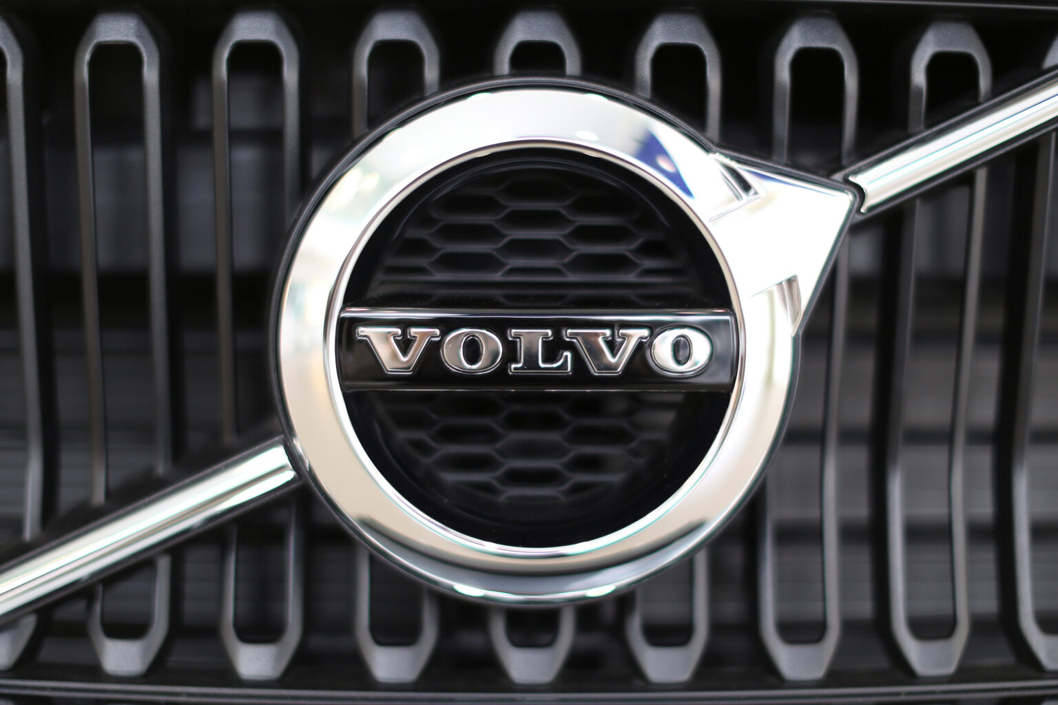 volvo-software issue-car recall-rear camera problem-automotive safety