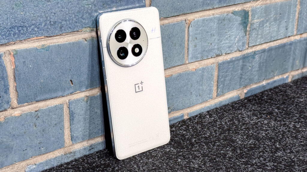 oneplus 13t-compact phone-snapdragon 8 elite-50 MP camera-6200mAh battery