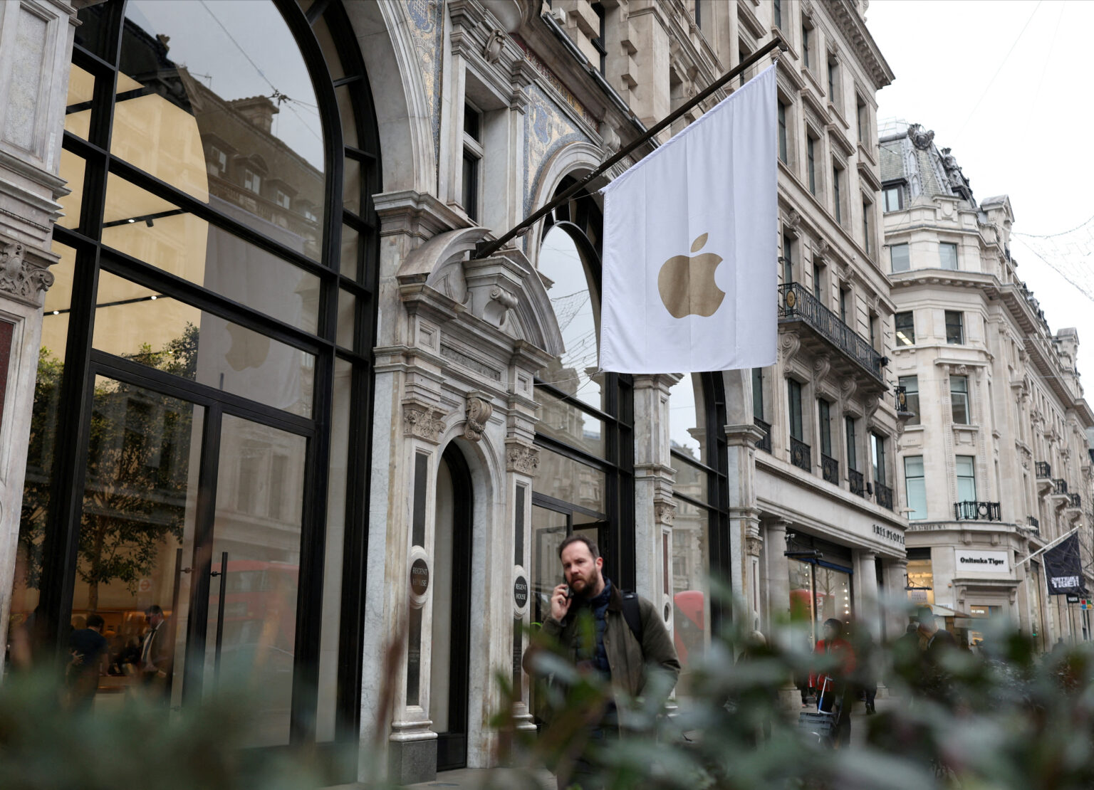 Apple-Trump tariffs-supply chain-global market-product manufacturing