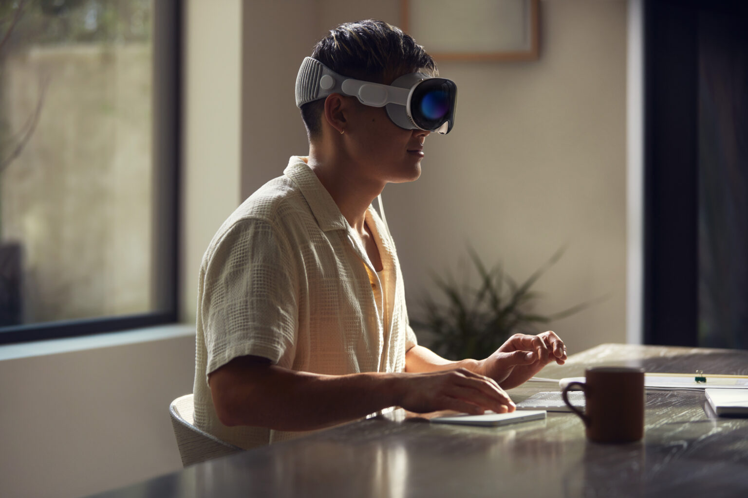 Apple-Vision Pro-Mixed Reality Headset-Vision Pro 2-Future Technology