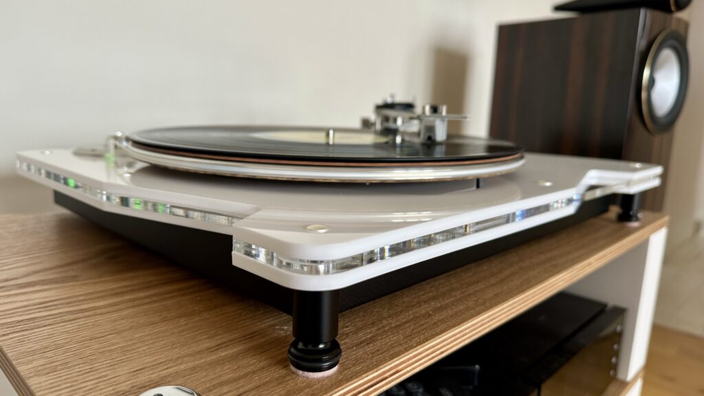 Hotaru gramophone-floating design-music lighting-Audio-Technica-luxury turntable