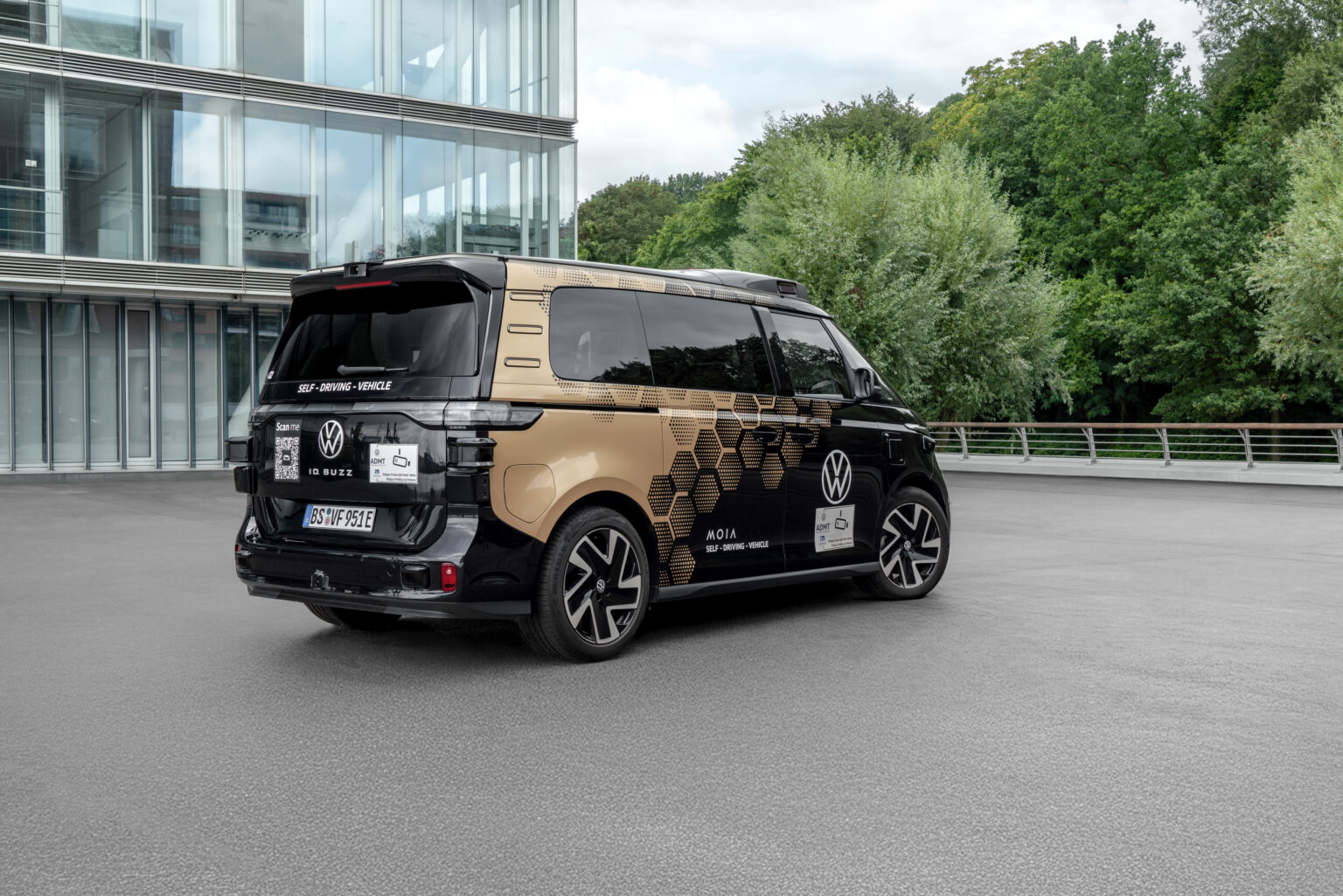 Volkswagen-Uber-Autonomous Taxis-Self-driving Technology-Smart Transportation-ID Buzz-Moia