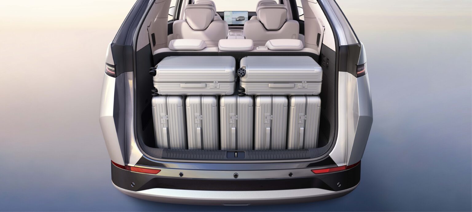 electric minivan-XPeng X9-electric vehicle-global market-modern design-smart technology