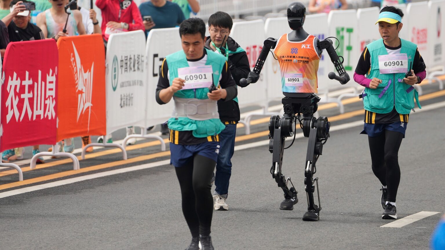 humanoid robots-half marathon-robotics technology-tech competitions-robots in sports