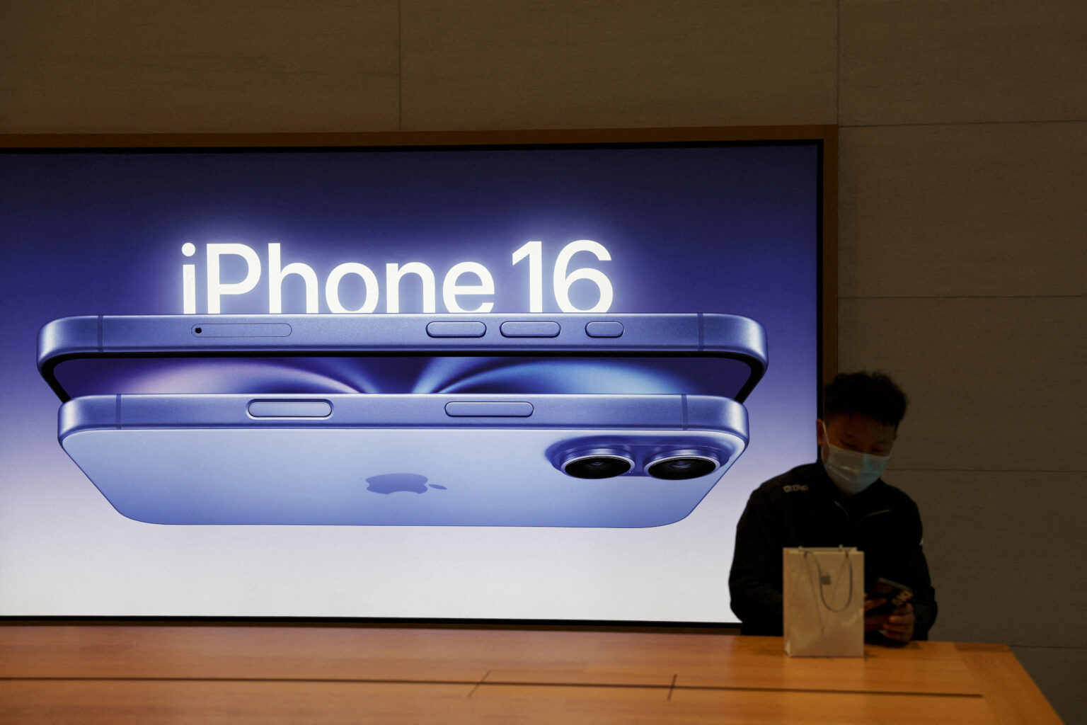 iphone 16-iphone 16 pro-iphone sales-CIRP report-Apple strategy