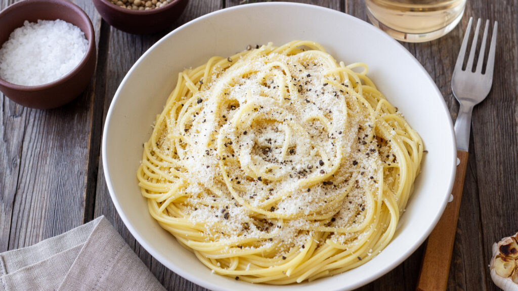 pasta-cacio e pepe-scientific cooking method-creamy sauce-starch powder-innovative recipe