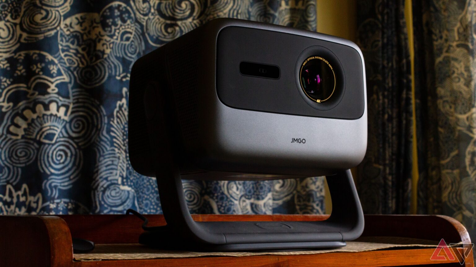 projector-Jmgo N1S 4K-home cinema-image quality-portable design-Google TV