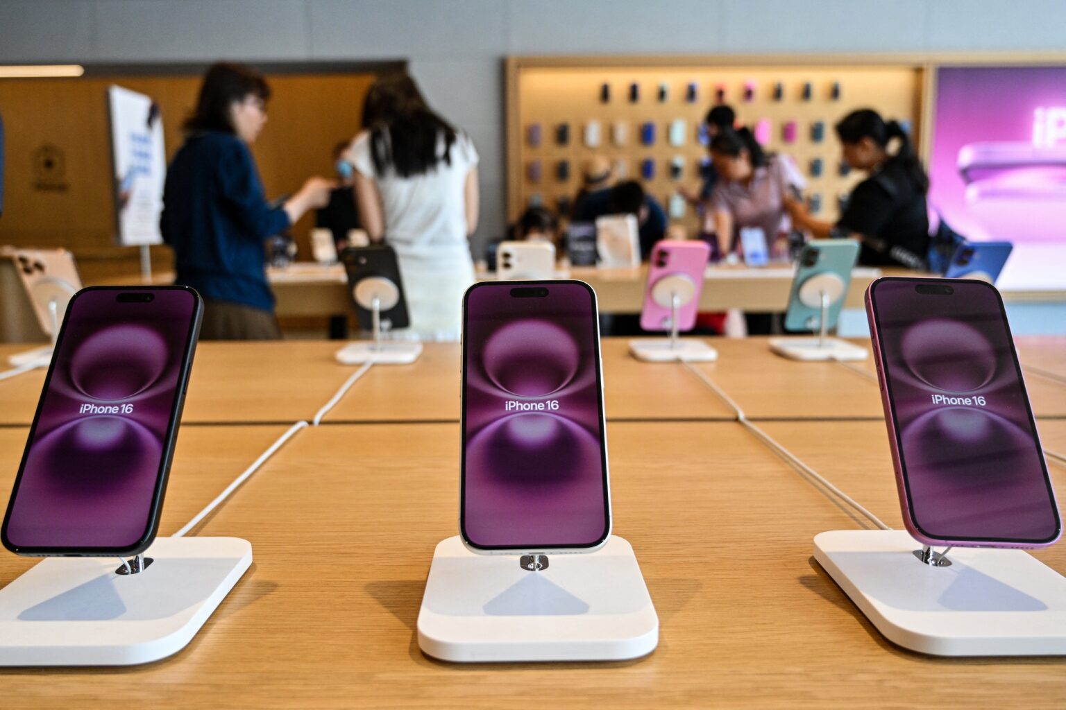 tariffs-Trump-electronics manufacturers-iPhone prices-supply chain