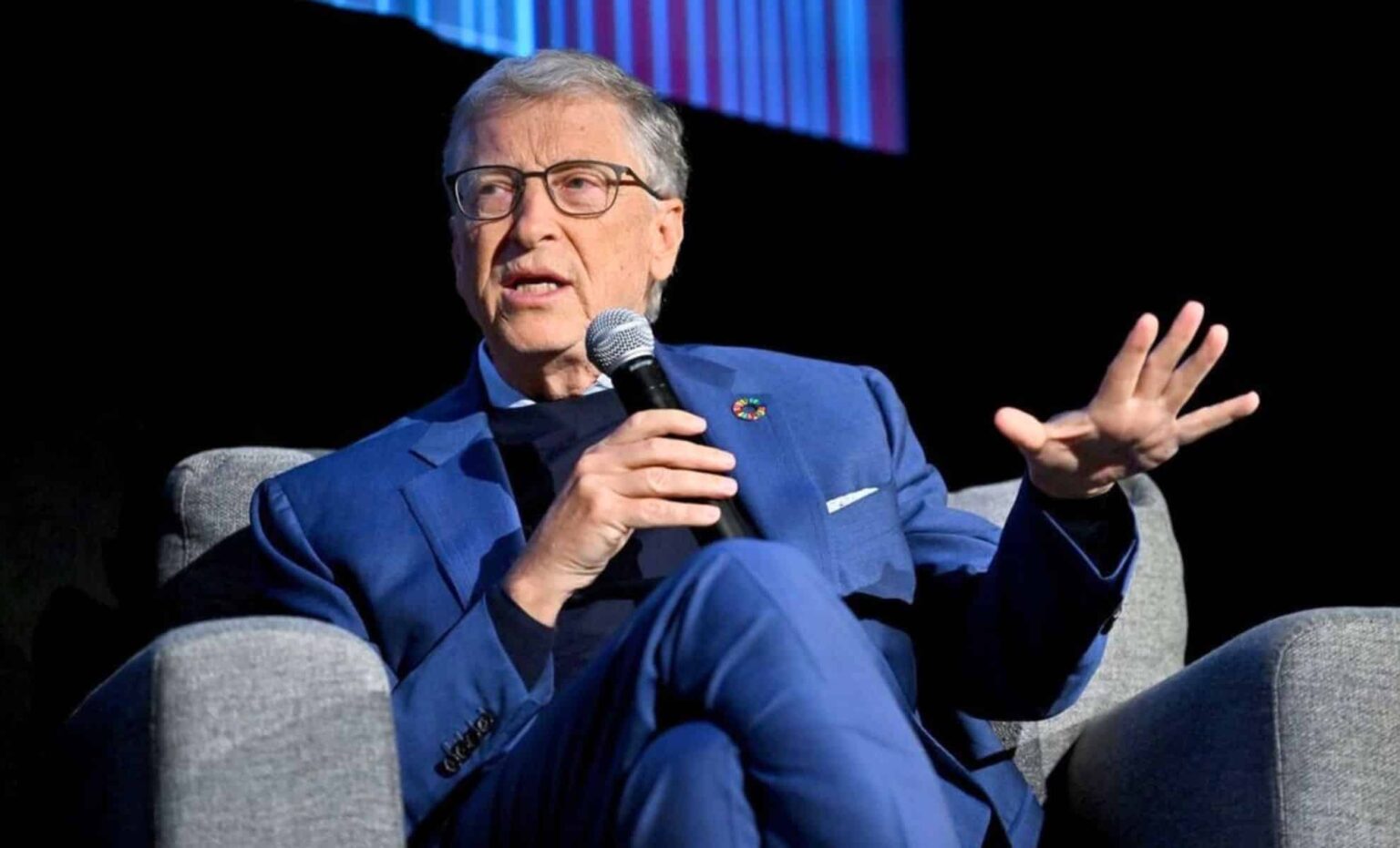 Bill Gates-artificial intelligence-resistant jobs-biologists-energy specialists-programmers