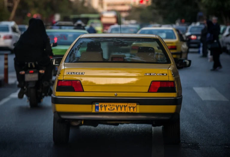 Internet taxi-driver registration-Tehran municipality-Snapp-Tap30-urban order-illegal advertising