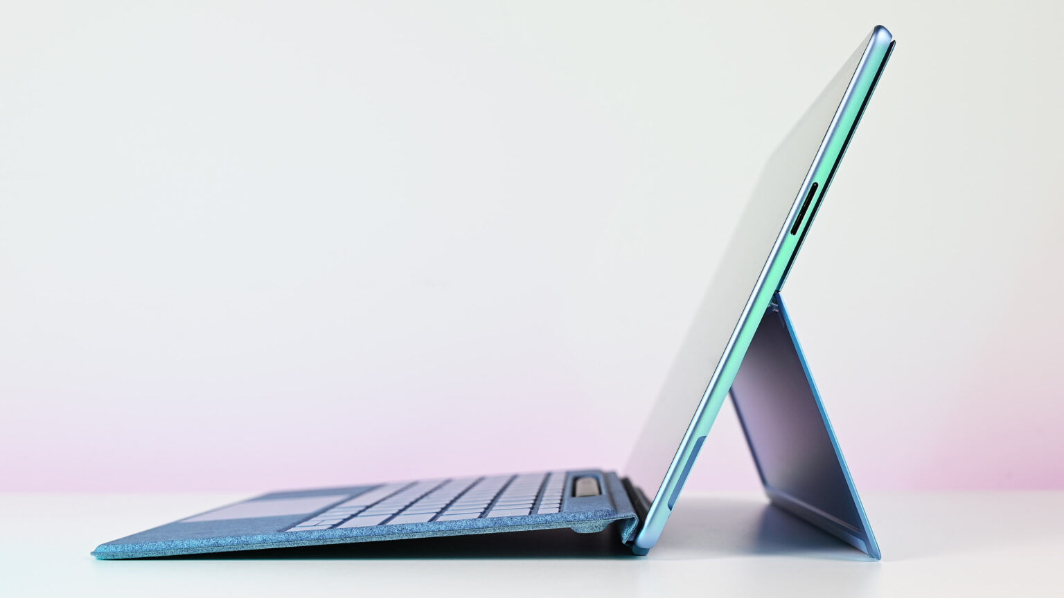 Qualcomm-Snapdragon 8 Elite-Windows laptop chips-smartphone processors-Surface laptops