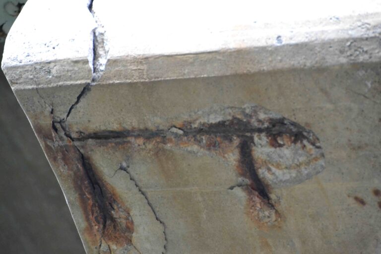 Roman concrete-durability-volcanic ash-quicklime-self-healing-sustainable architecture