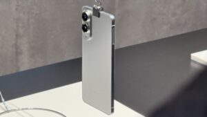 Samsung-Galaxy S25 Edge-thin design-mobile market-sales strategy