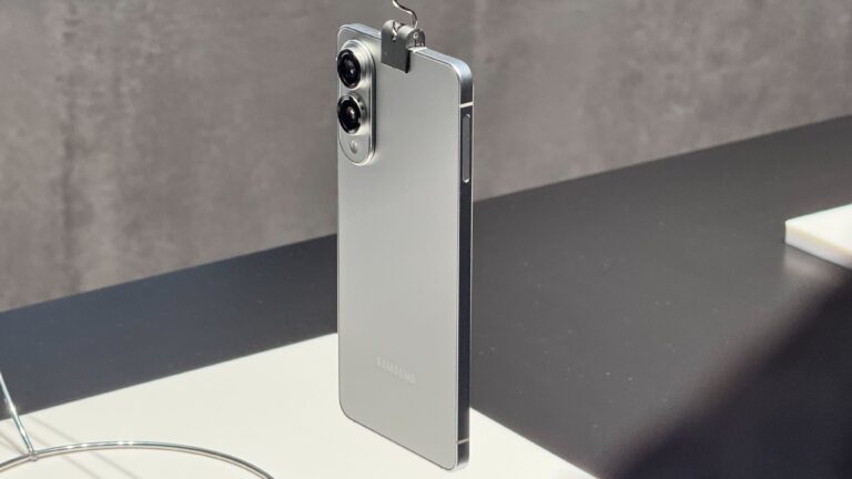Samsung-Galaxy S25 Edge-thin design-mobile market-sales strategy